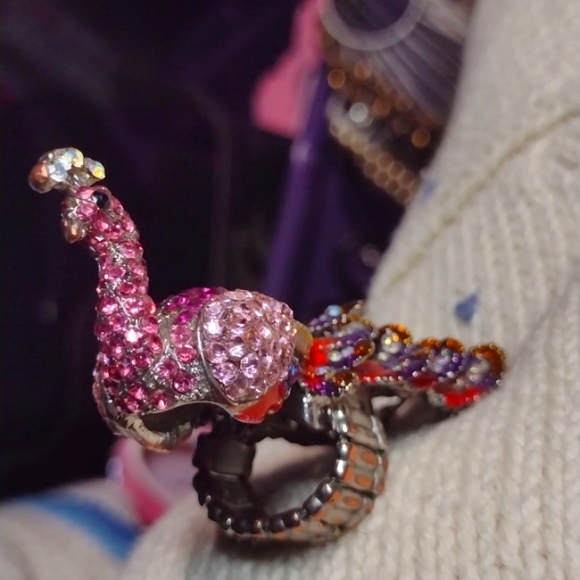 Beautiful vintage rhinestone peacock stretchy ring. - Picture 6 of 6